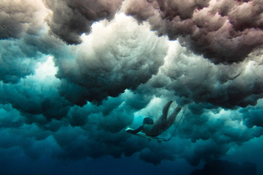 photo surf underwater