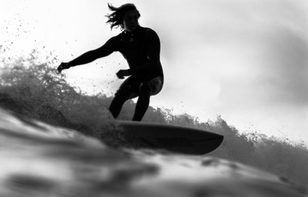 vagueo- Comment enlever la wax de son surf